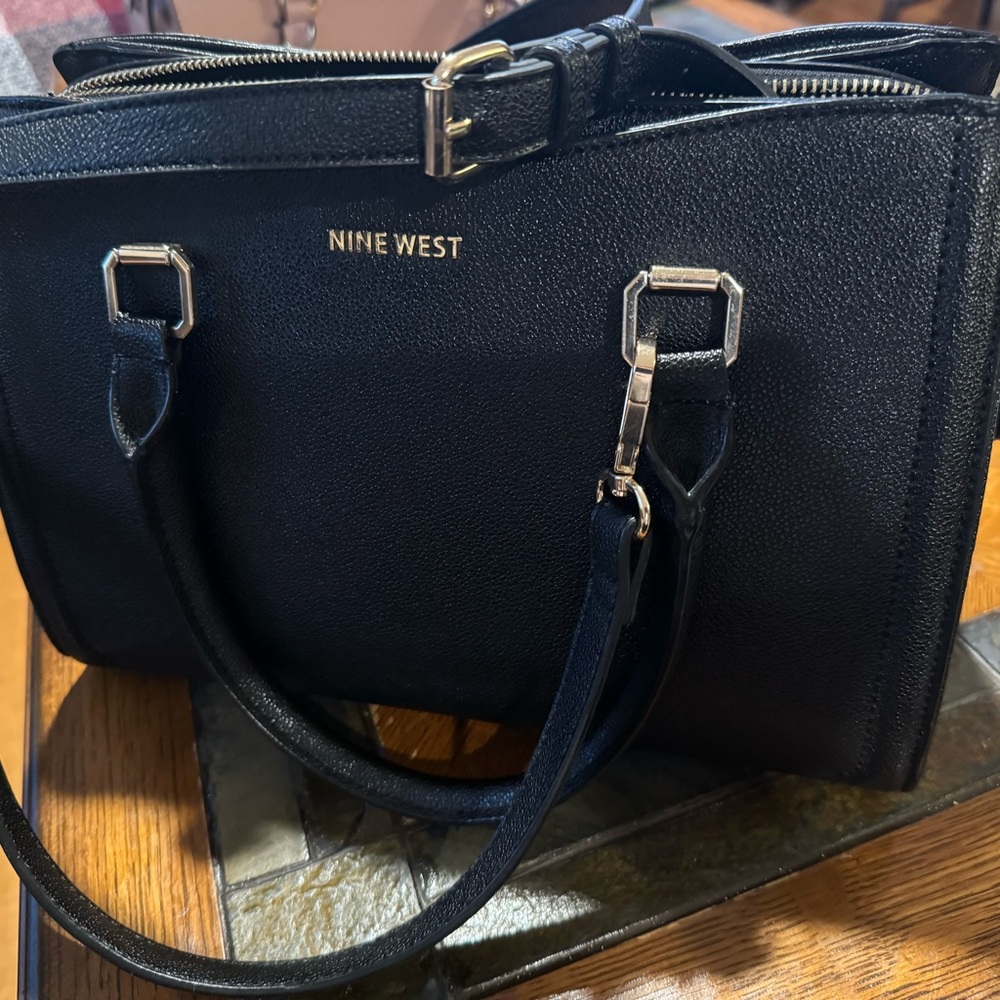 PRICE DROP / Pre-owned NINE WEST Black Purse.